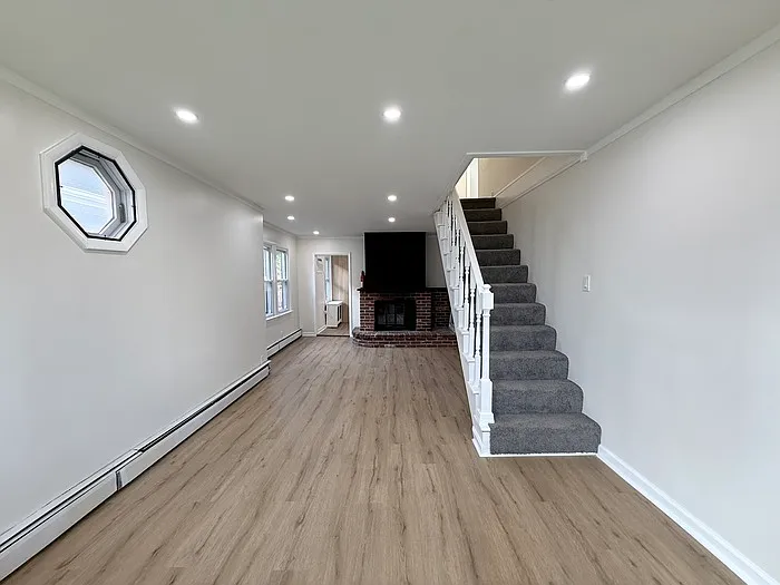 4 bed, 2.0 bath, 1372 sqft, $2,695 — Photo 3