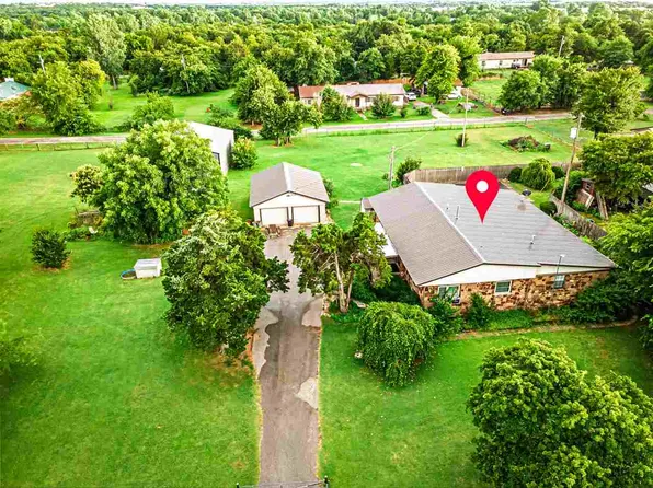 5717 NE King Rd, Apache, OK 73006