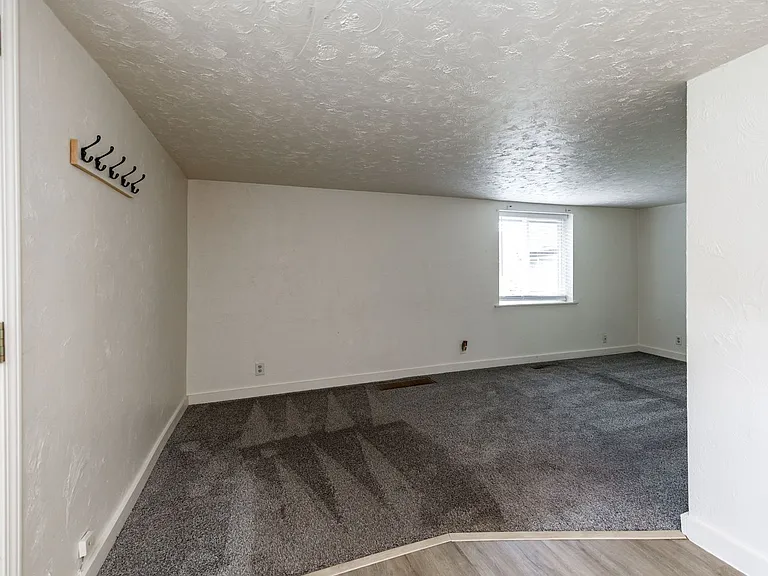 37 Delaware Rd — Photo 10