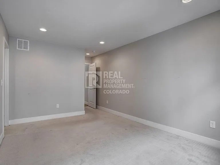 1227 N Perry St — Photo 13