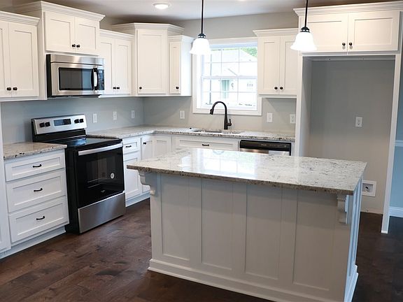 5th image of 805 Alpine Pine St