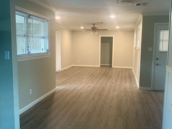 3rd image of 302 W Martindale Dr