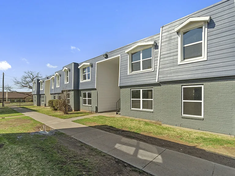 Maverick on Maurine Apartments — Photo 19