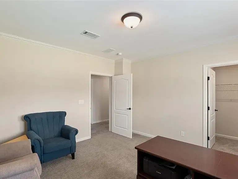 bed3 walk in closet