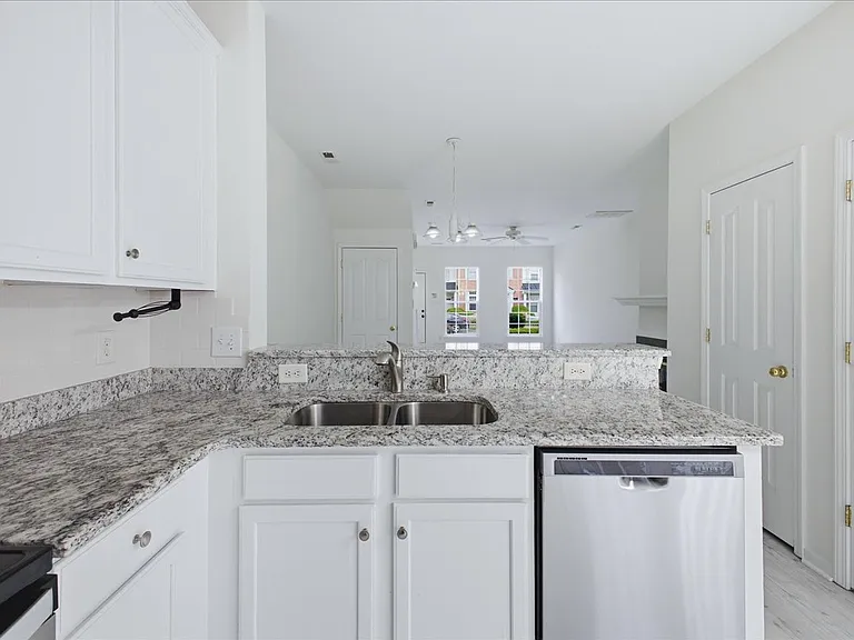 6928 Creft Cir — Photo 16