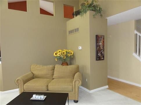 5th image of 182 Burwyck Park Dr