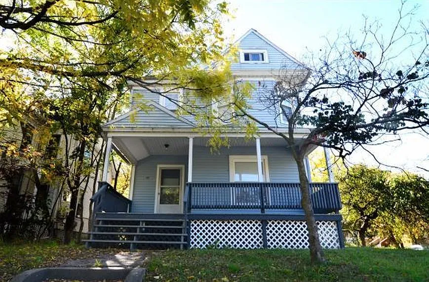 90 Conklin Ave #4