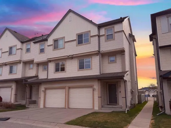 17 E Copperfield Ct SE, Calgary, AB T2Z 4Z3