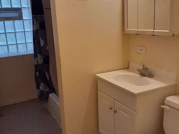 3rd image of 8119 S Maryland Ave #1
