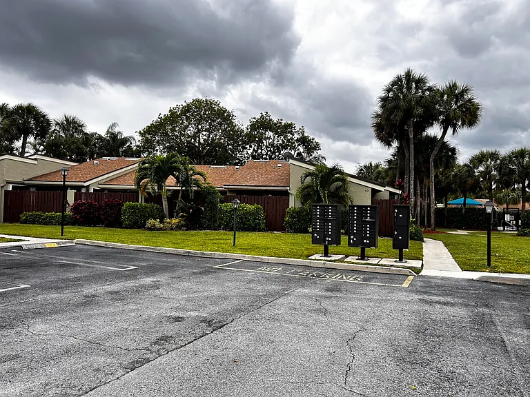 51 Meadows Dr — Photo 36