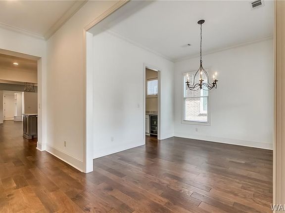 5th image of 5388 Courtney Ave