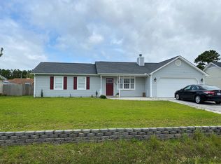 320 Foxridge Ln, Hubert, NC 28539