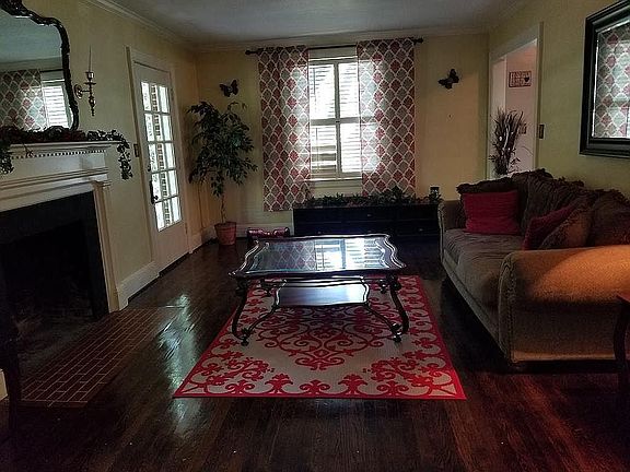 5th image of 1006 Oakwood Ct