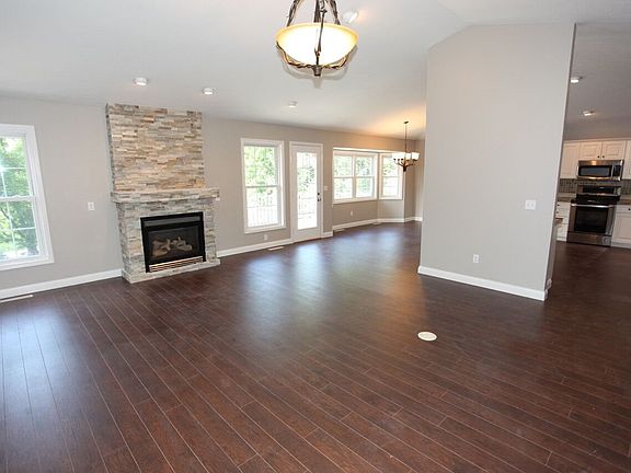 2nd image of 51580 Windyridge Ct