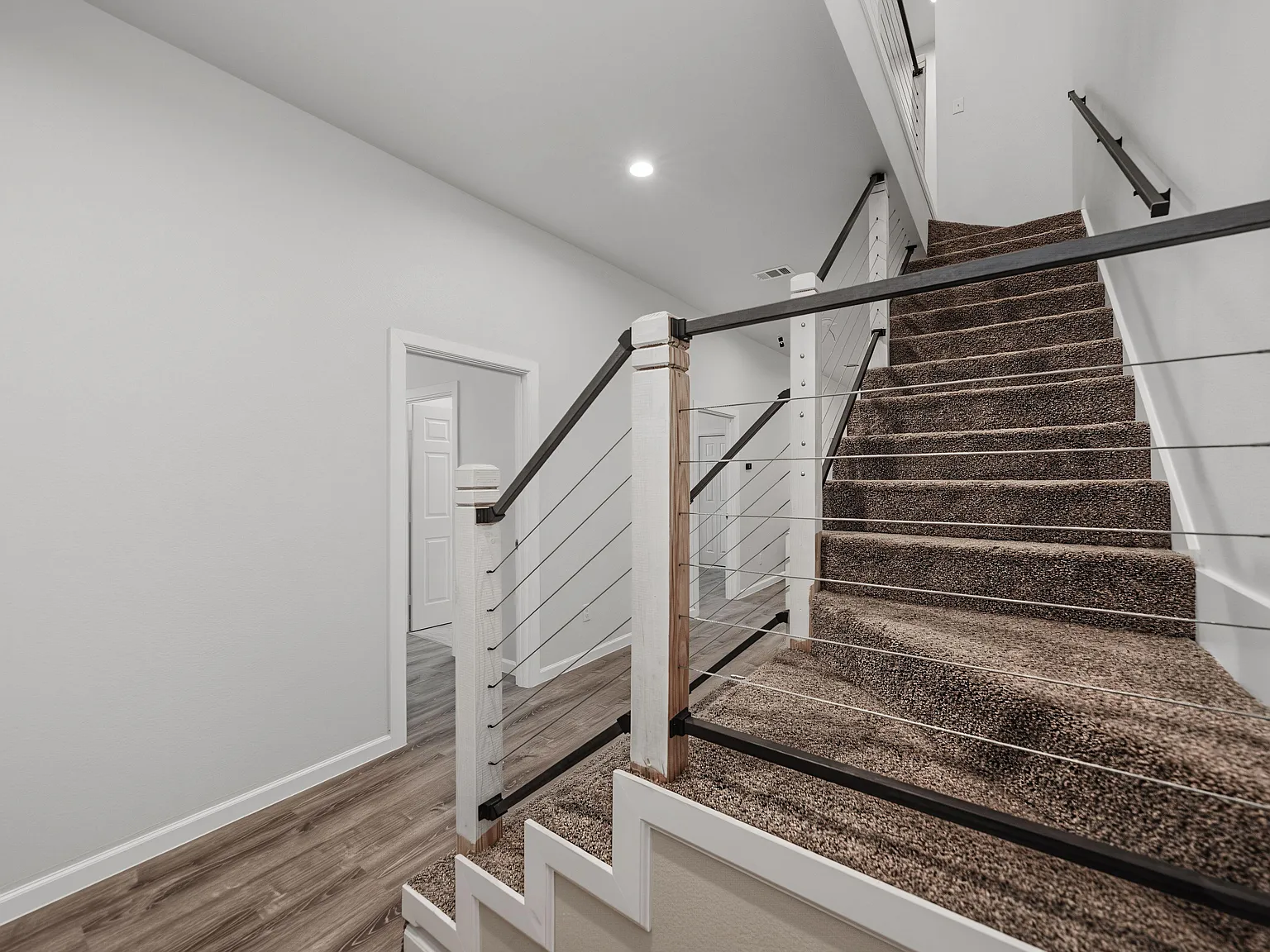 4 bed, 7.5 bath, 1700 sqft, $905 — Photo 3