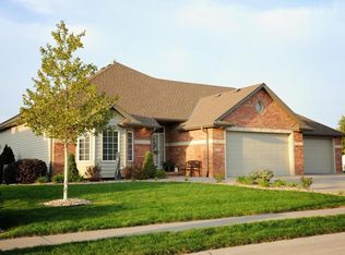 410 Coronado Cir, Carter Lake, IA 51510