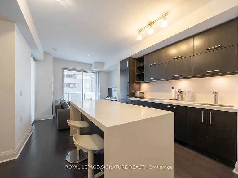 1080 Bay St #901 — Photo 7