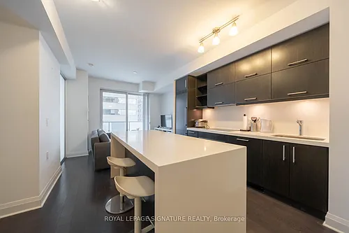 1080 Bay St #901 Photo 1