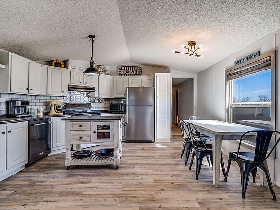 4th image of 212 Farmhouse Rd