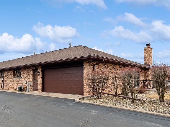 4th image of 8316 Aspen Ln