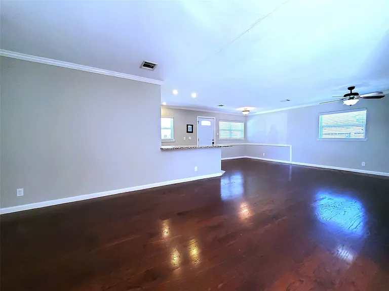 806 Greenhaven Dr — Photo 5