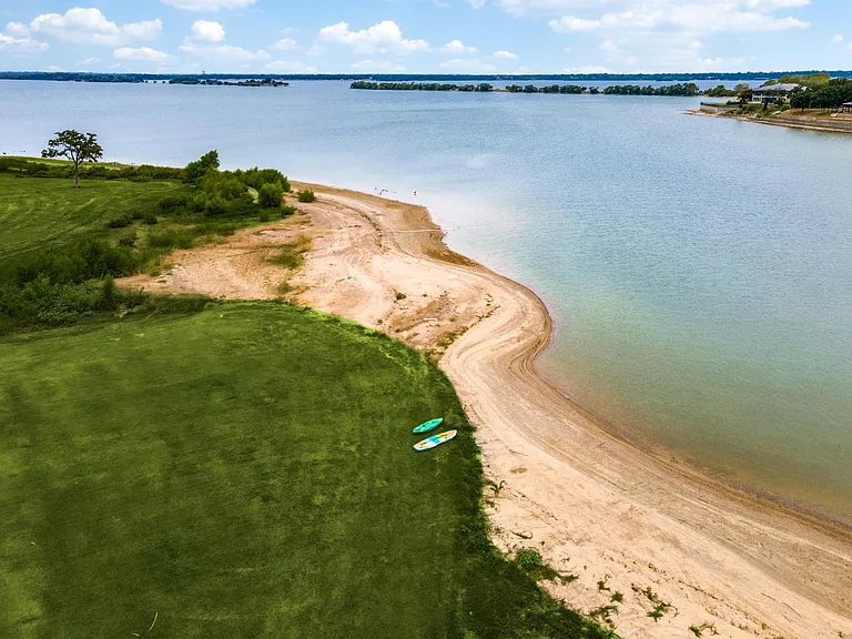 825 Carrie Ln — Photo 34