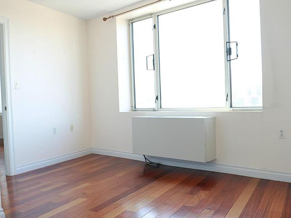 5th image of 30-85 Vernon Blvd #6N