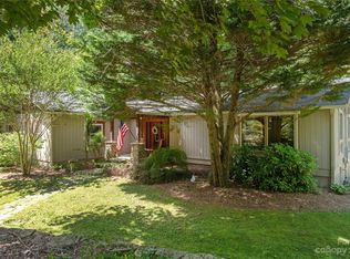 47 Robert E Lee Dr, Flat Rock, NC 28731