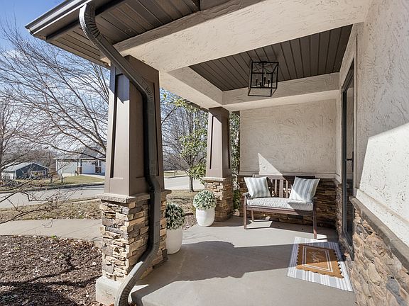 3rd image of 4915 Thornbrook Rdg