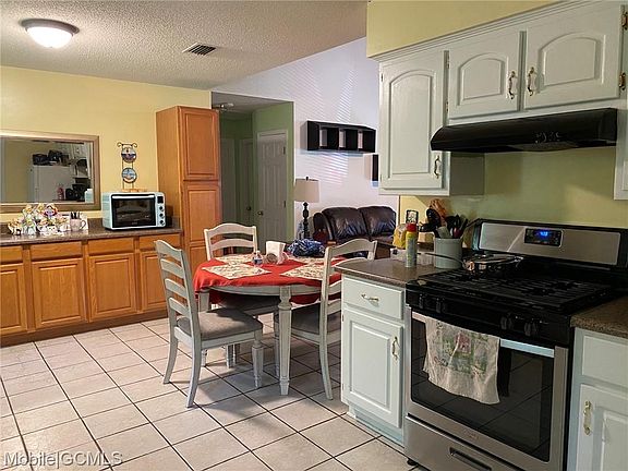 5th image of 7295 Stuart Dr