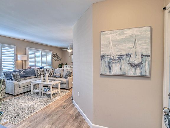 4th image of 305 Harbour Cv #305