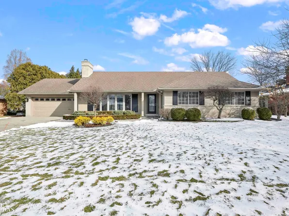 66 Fairford Rd, Grosse Pointe Shores, MI 48236