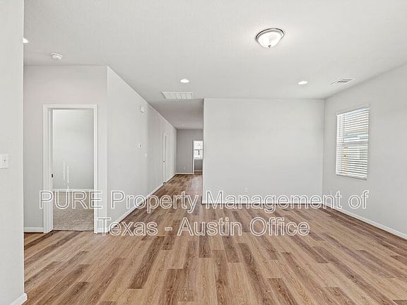 3rd image of 211 Cherry Blossom Ln