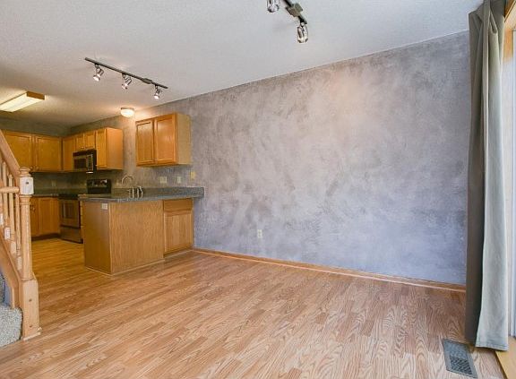 3rd image of 486 Mission Hills Way E