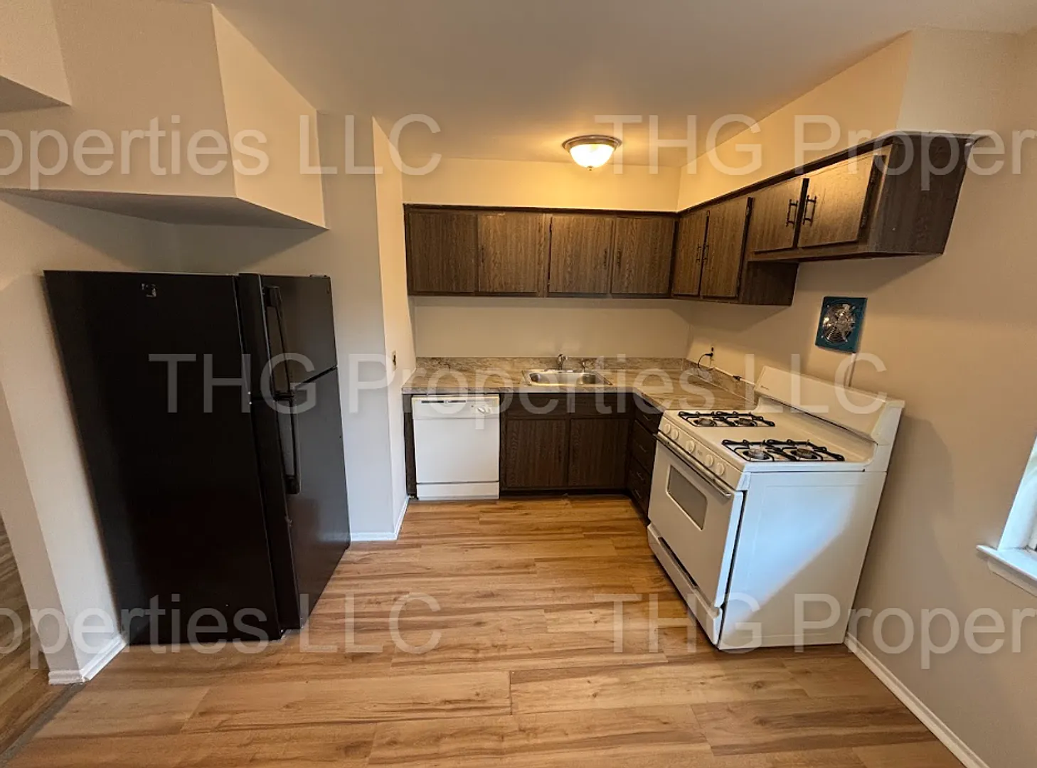 538 E Front — Photo 1
