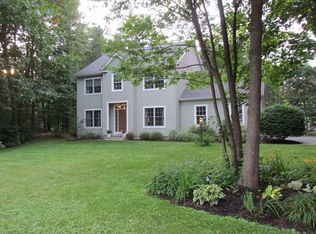 5 Paddington Dr, Saratoga Springs, NY 12866