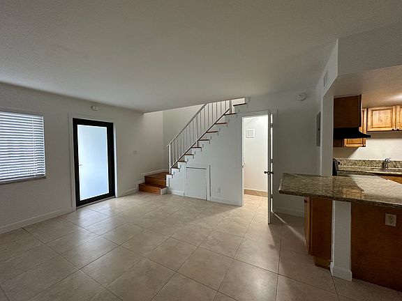 2nd image of 2705 NE 9th Ave APT 210