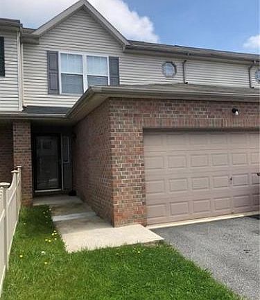 2nd image of 2550 Gillian Ln