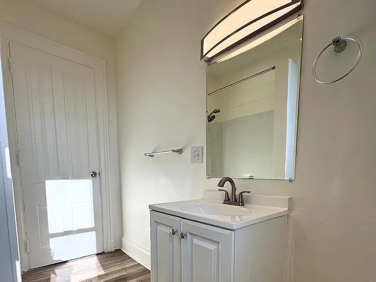932 Summit Ave #7 — Photo 17
