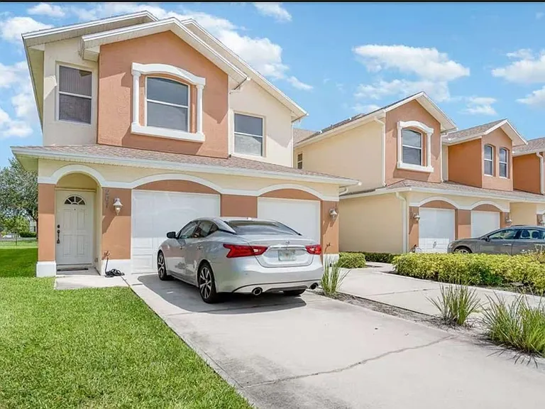 1040 Venetian Dr #201 — Photo 1