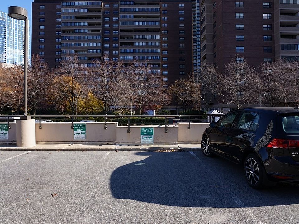 2nd image of 9 Hawthorne Place Pkg #67