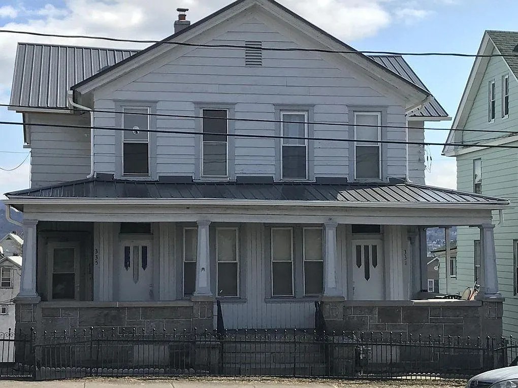3 bed, 1200 sqft, $1,350 — Photo 1