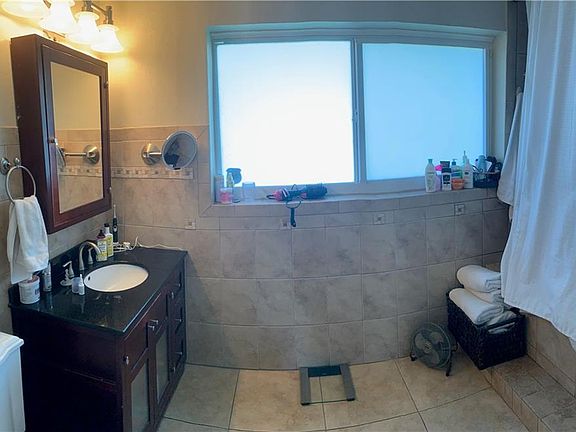 5th image of 2020 NE 34th St