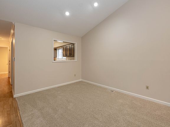 4th image of 3275 Shoreway Ct