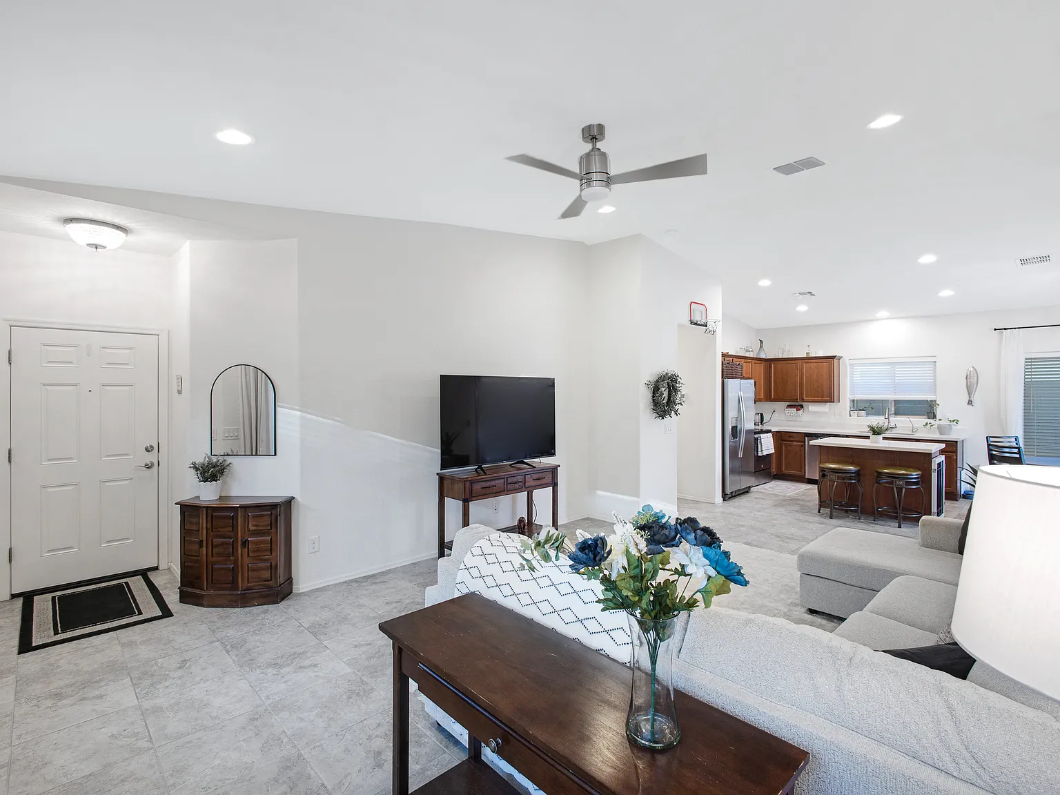 4 bed, 1572 sqft, $2,650 — Photo 3