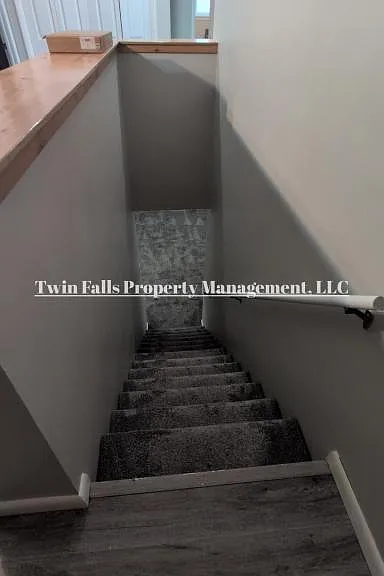 256 Crestview Dr — Photo 12