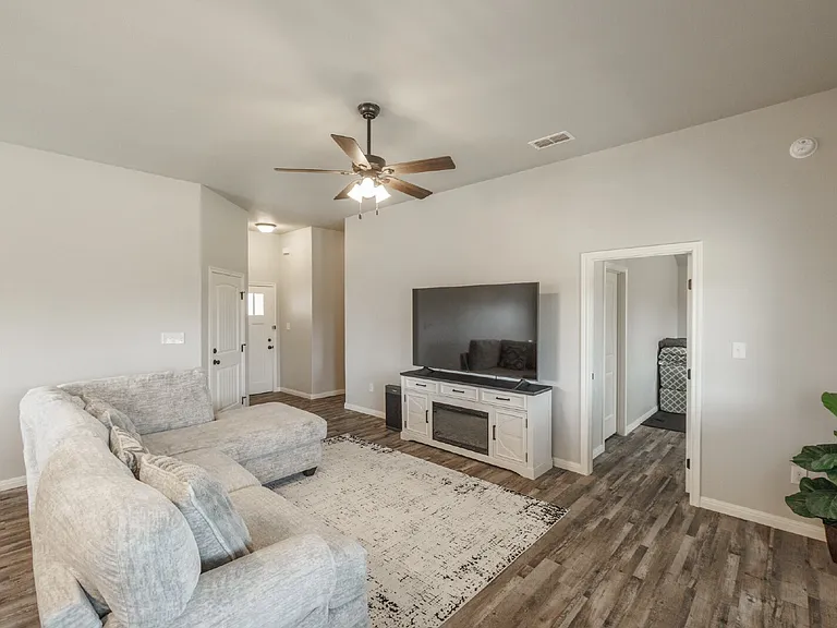 1839 Sweetwater Ln — Photo 4