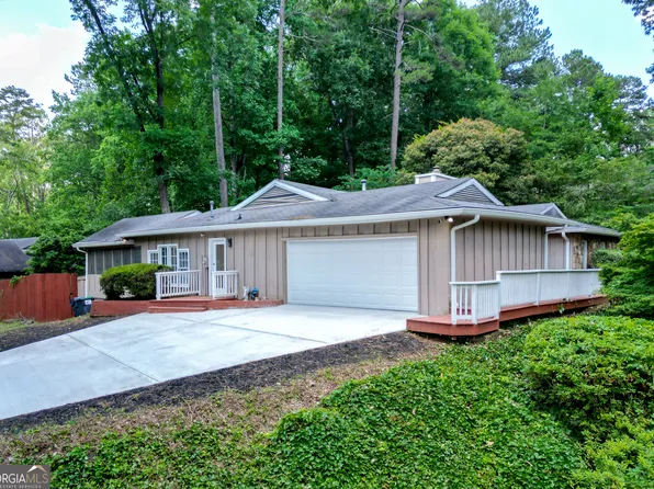 1392 E Bank Dr, Marietta, GA 30068