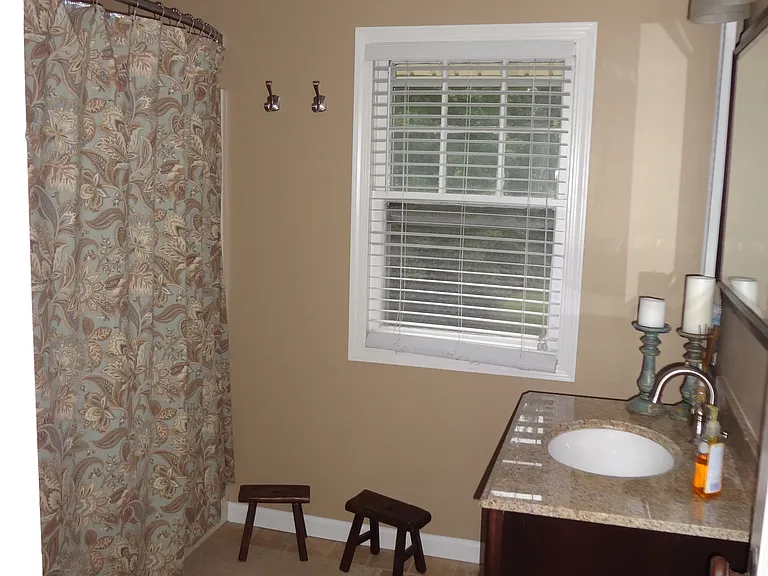 2538 Clover St — Photo 13