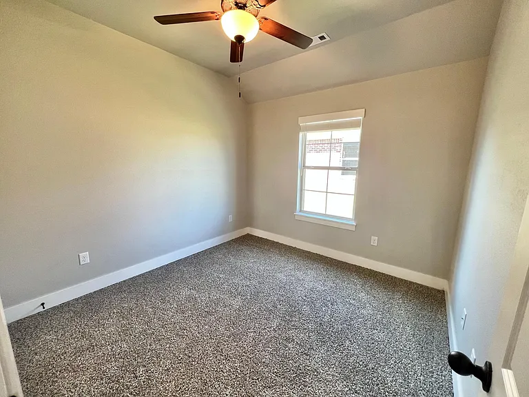 1036 Arden St — Photo 14